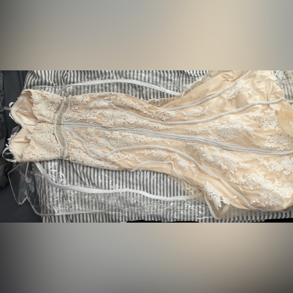 Only wore this dress once for prom , can be used as a prom dress or wedding